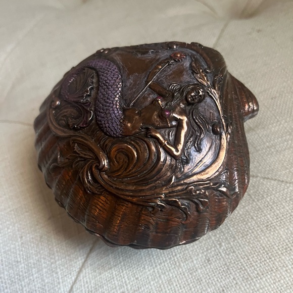 Vintage Mermaid Shell Trinket Box Cold Cast Resin Metallic Finiish - Picture 4 of 12